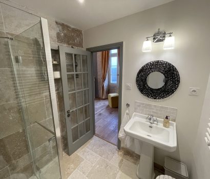 Village ensuite 3