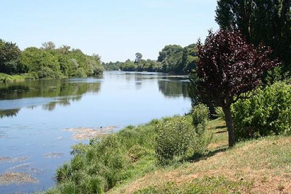 dordogne-river-at-eynesse